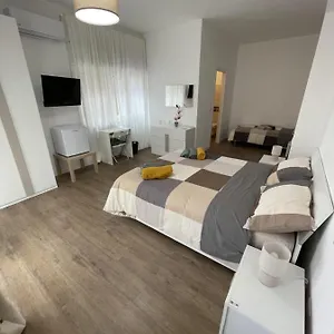 Mama Bed & Breakfast Agira